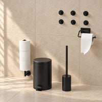 Toiletset Zwart 5-Delig - Toiletrolhouder met Verstelbare Arm & Hangende Reserverolhouder voor 3 Rollen - Toiletborstelhouder, Pedaalemmer en Handdoekhaakjes - Toiletaccessoireset