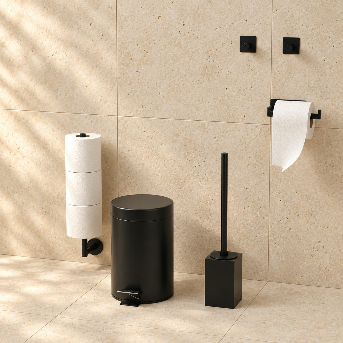 5-teiliges Schwarzes Eckiges Toilettenset - Wandmontierter Toilettenpapierhalter für 3 Rollen & Selbstklebender Toilettenpapierhalter - WC-Bürstenhalter, Mülleimer & Wandhaken